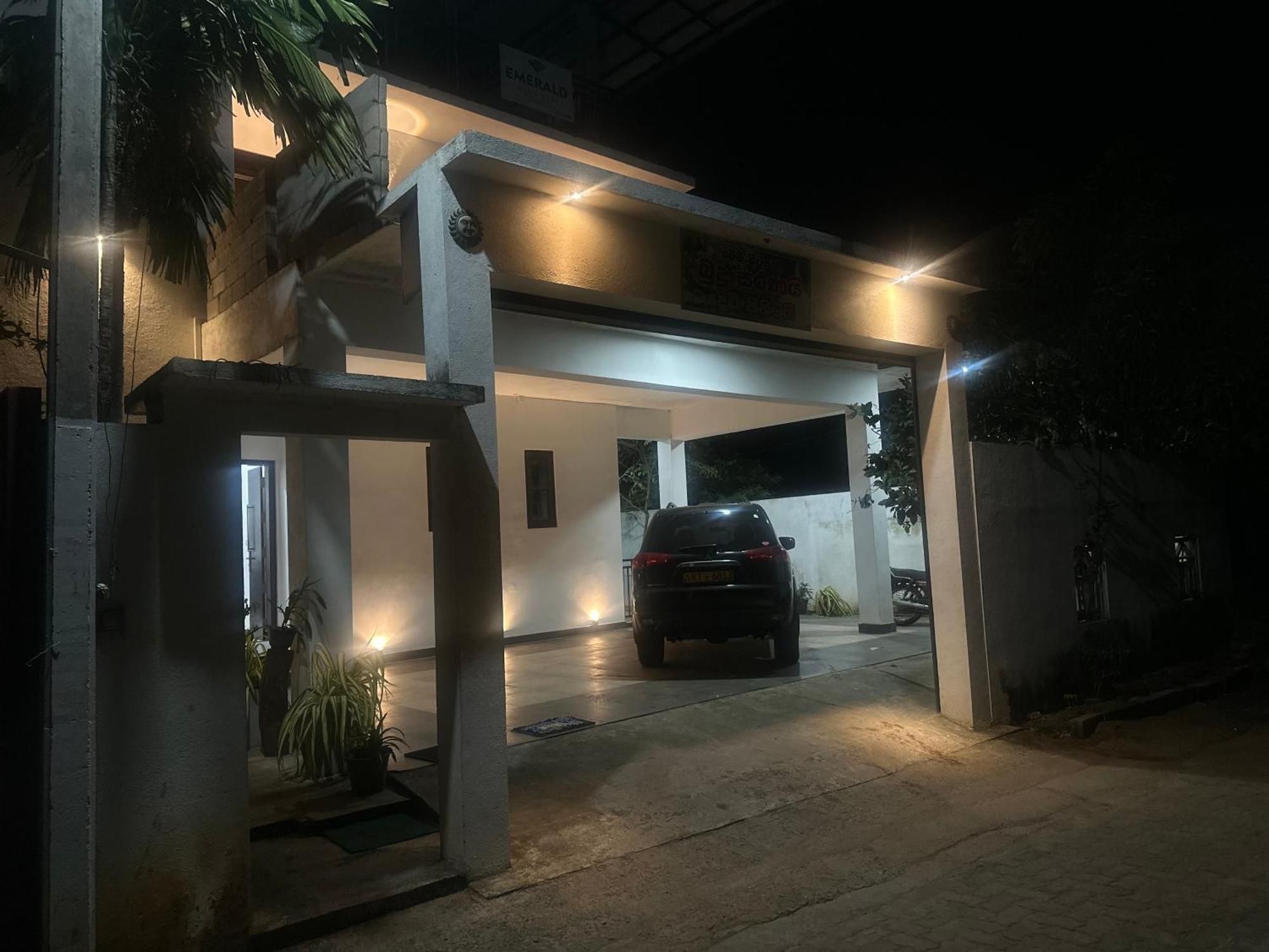 Emerald Home Stay Anuradhapura Ngoại thất bức ảnh
